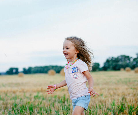 enfant heureux Logo nedra TISSEUR Kinésiologue certifié